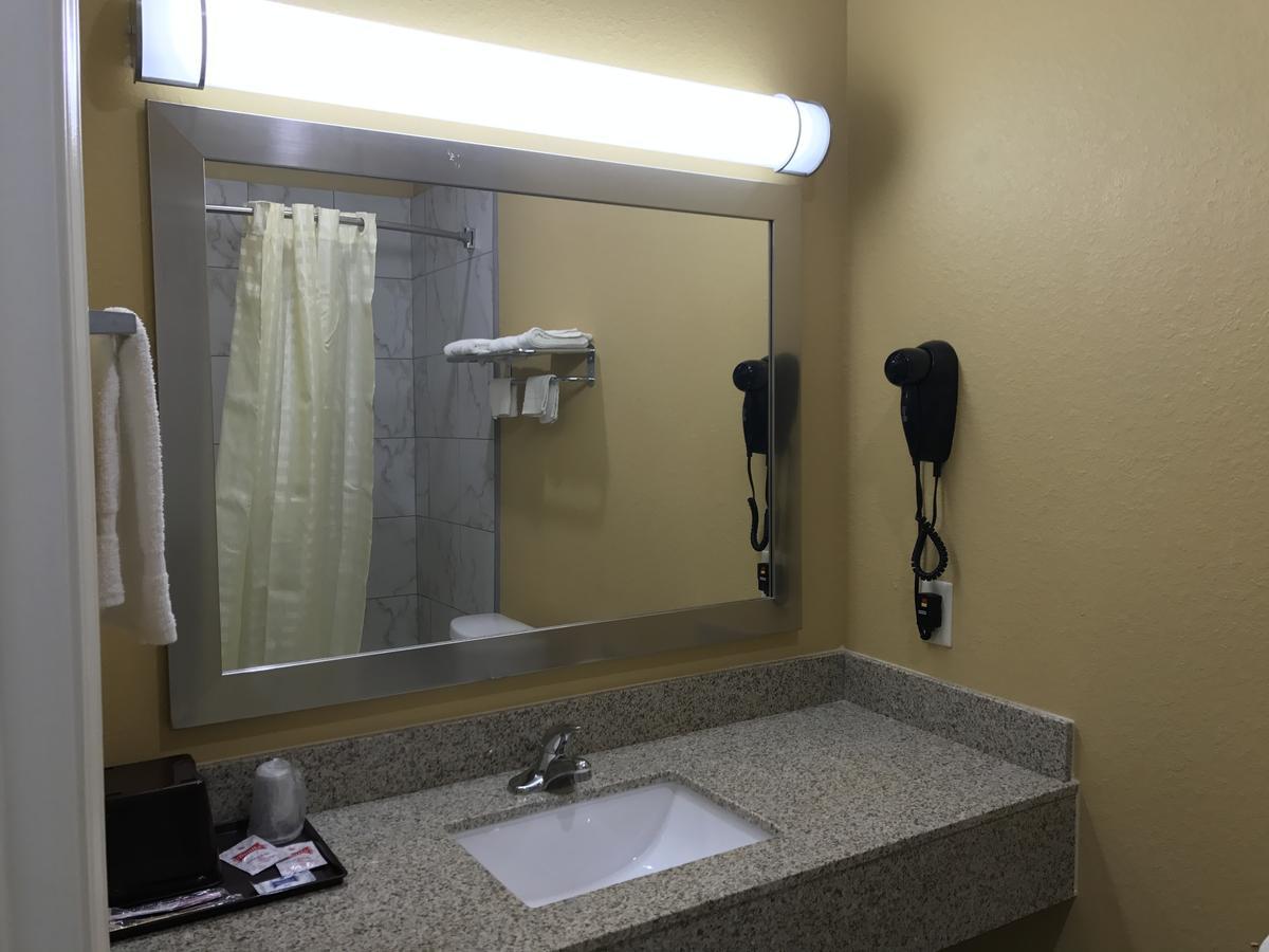 Deluxe Inn & Suites - เบย์ทาวน์ ภายนอก รูปภาพ