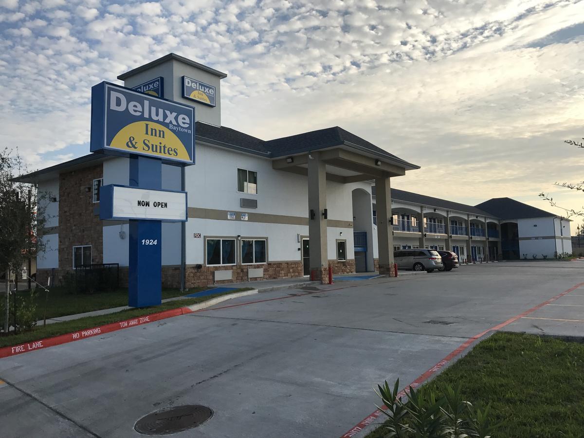 Deluxe Inn & Suites - เบย์ทาวน์ ภายนอก รูปภาพ