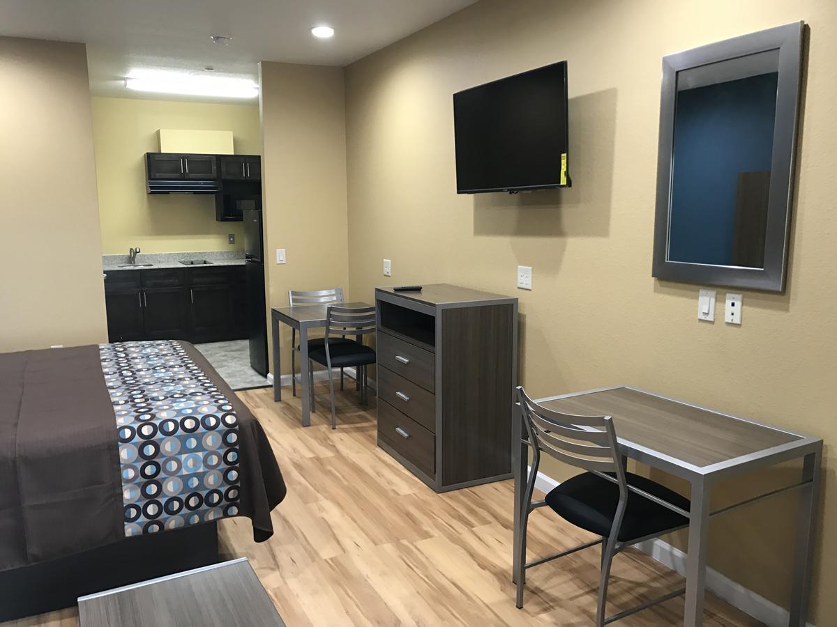 Deluxe Inn & Suites - เบย์ทาวน์ ภายนอก รูปภาพ