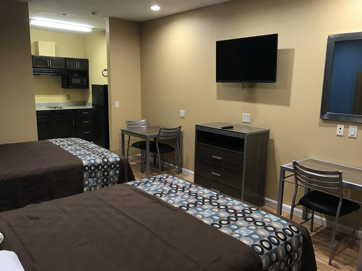 Deluxe Inn & Suites - เบย์ทาวน์ ภายนอก รูปภาพ