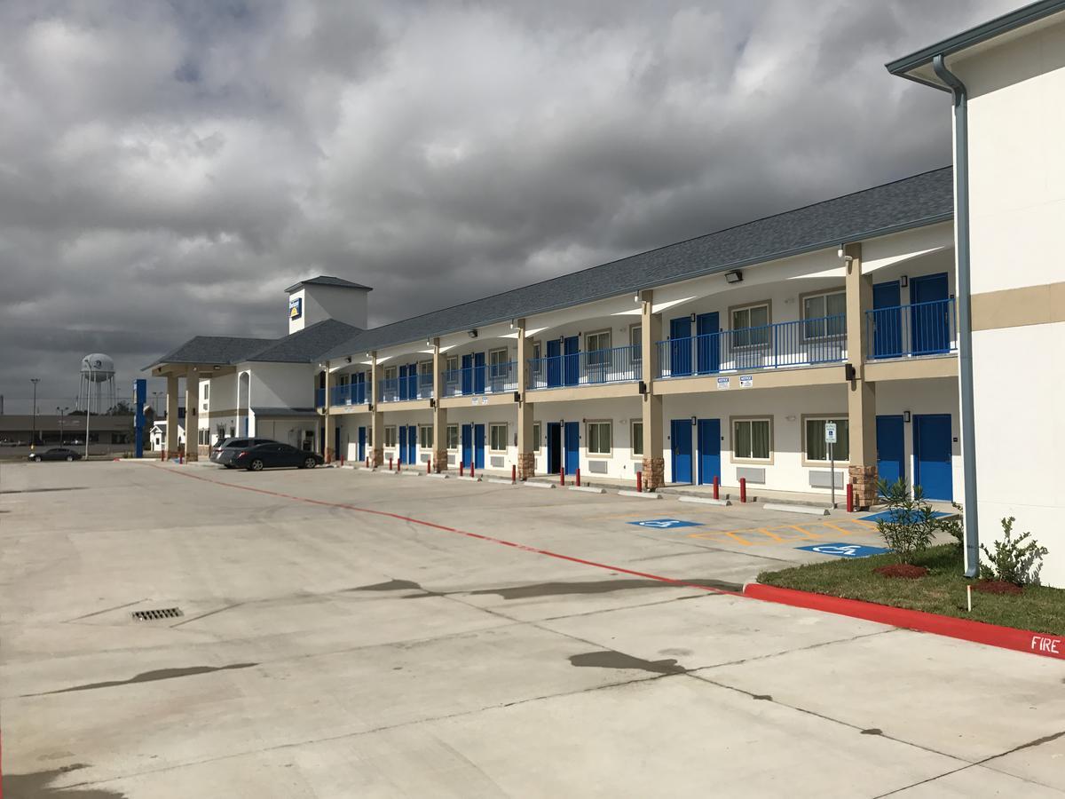 Deluxe Inn & Suites - เบย์ทาวน์ ภายนอก รูปภาพ