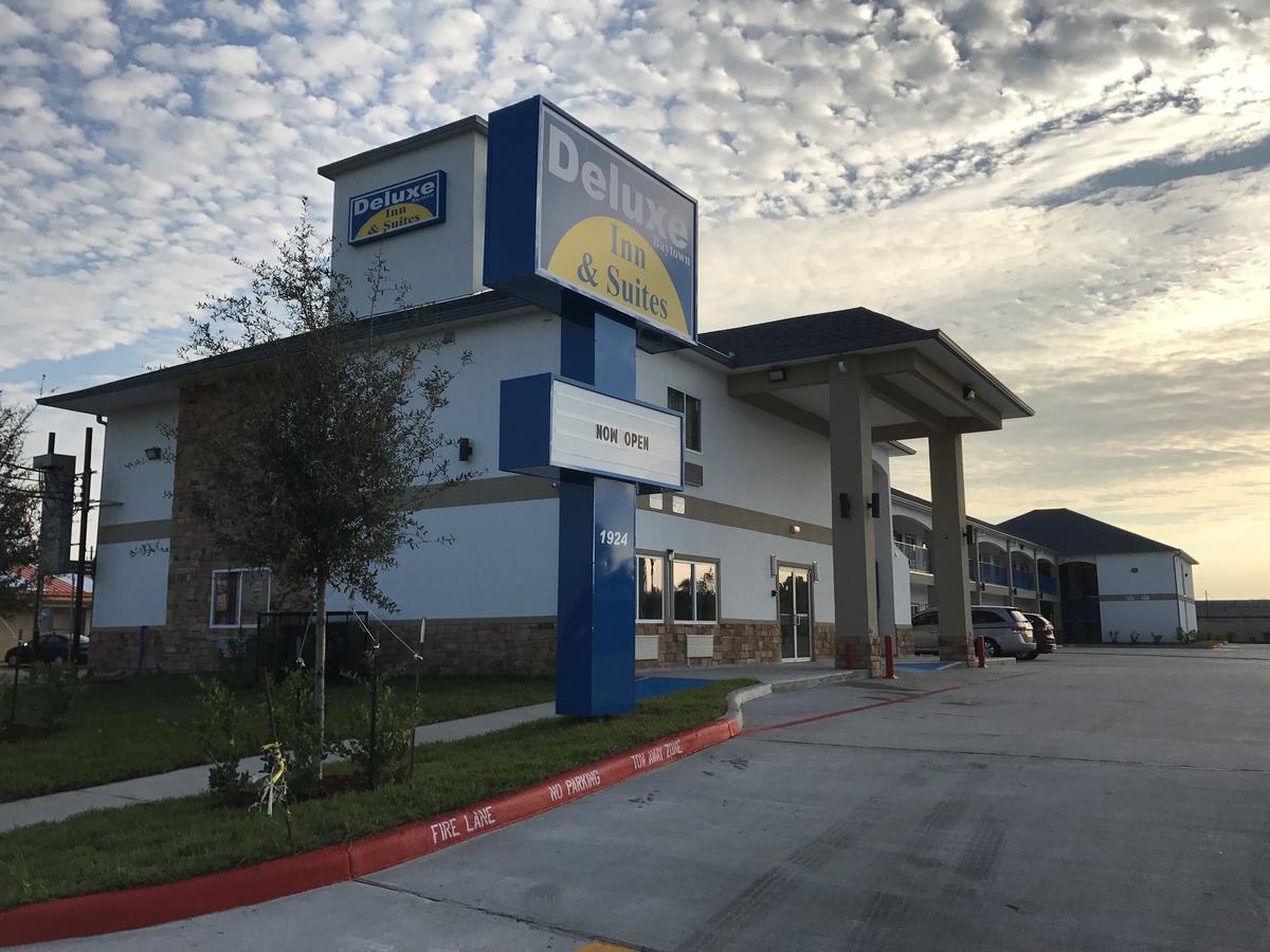 Deluxe Inn & Suites - เบย์ทาวน์ ภายนอก รูปภาพ